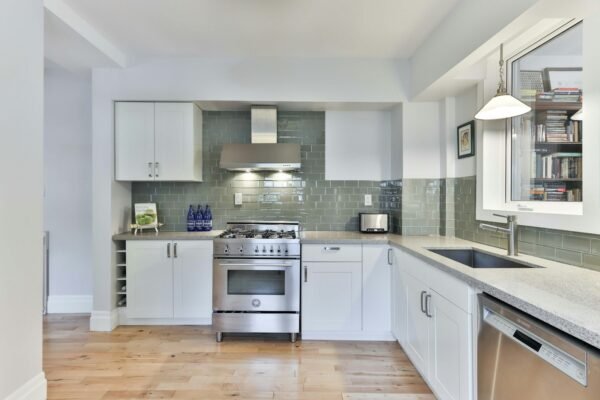 Grey and Wood Kitchen Ideas: A Calm, Enduring Combination